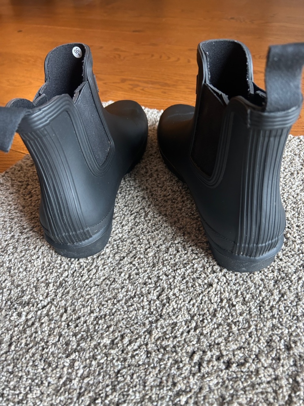 Hunter Black Chelsea Short Rain Boots with Red Logo - Picture 3 of 6